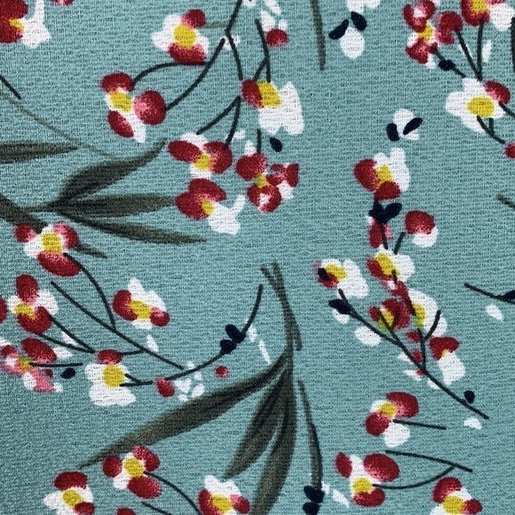 Belongsci tiny floral print blouse V neck balloon sleeve soft green tunic top - Picture 9 of 9